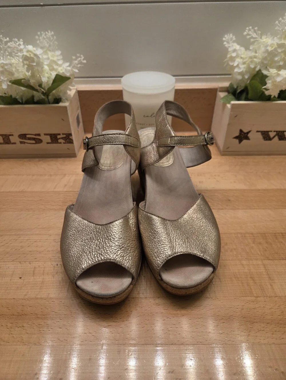 Dansko Charlotte Wedge Sandals Gold Crinkle Leather Women's Size 42